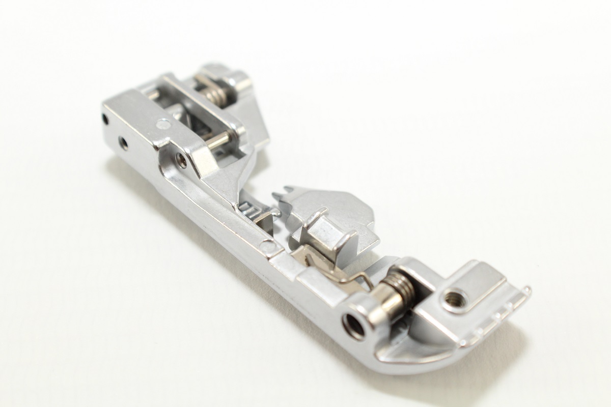 Original Bernina Kettenstichfuss für L220 u. 009DCC