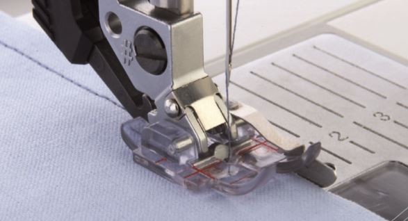 Original PFAFF 1/4 Quilt- und Patchworkfuß mit Kantenführung, Klarsicht für IDT-System Original PFAFF 1/4 Quilt- und Patchworkfuß mit Kantenführung, Klarsicht für IDT-System