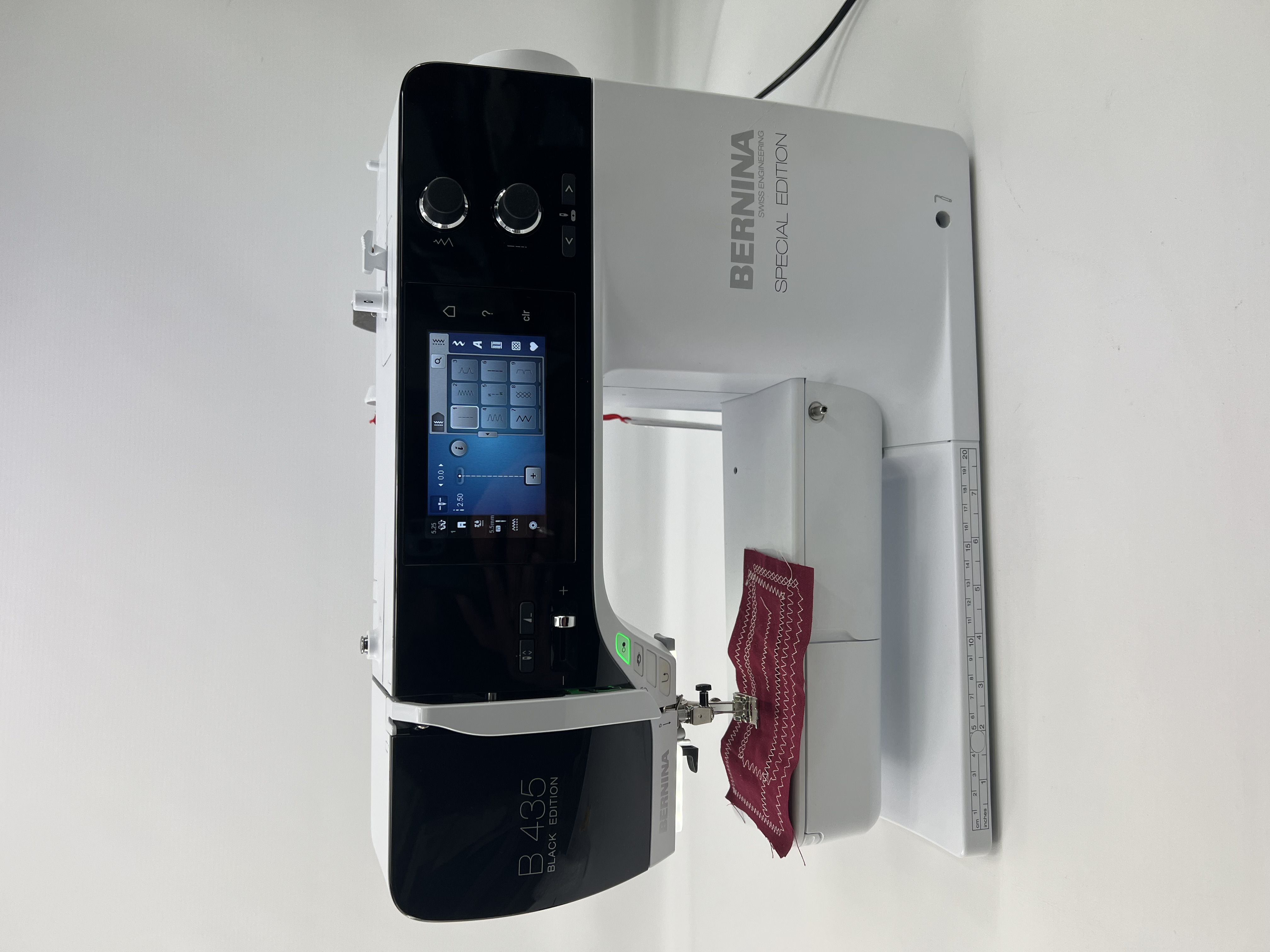 Bernina 435  Black Edition junge Gebrauchte