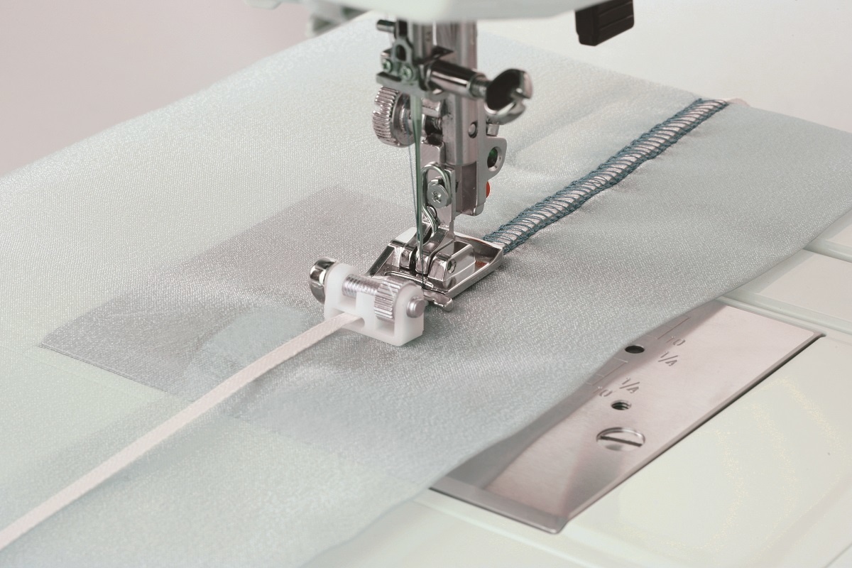 ELNA / JANOME Band- und Paillettenaufnähfuss für 7mm Maschinen ELNA / JANOME Band- und Paillettenaufnähfuss für 7mm Maschinen