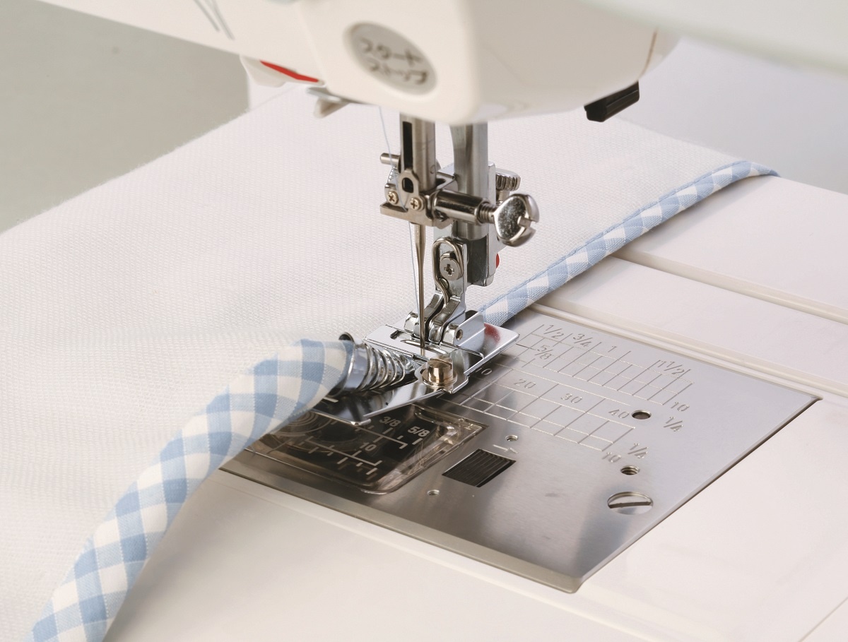 ELNA / JANOME Schrägbandeinfasser für ungefalztes Schrägband 24mm (für Umlaufgreifer bis 7mm) ELNA / JANOME Schrägbandeinfasser für ungefalztes Schrägband 24mm (für Umlaufgreifer bis 7mm)