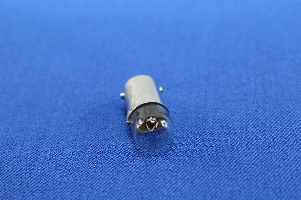 Glühbirne Steckfassung 4W/6V für ältere Bernina Glühbirne Steckfassung 4W/6V für ältere Bernina