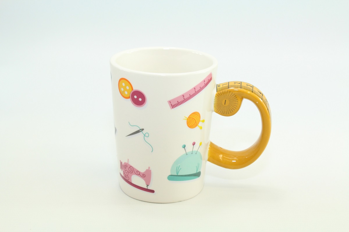 Tasse mit Massband-Griff