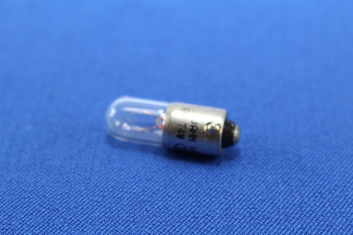 Glühbirne Steckfassung 4W/6V für ältere Bernina Glühbirne Steckfassung 4W/6V für ältere Bernina