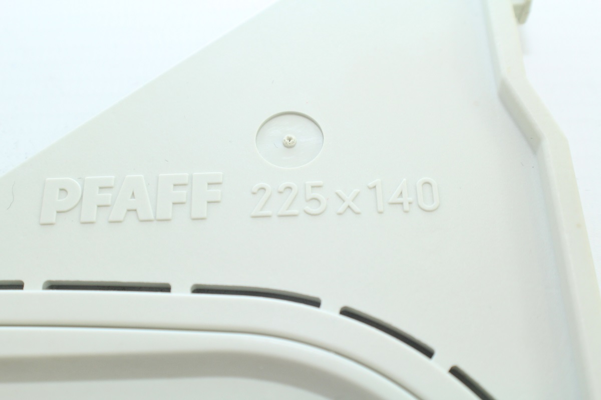 Pfaff creative 2140 Näh- und Stickmaschine mit IDT gebraucht Seriennummer 52600849
