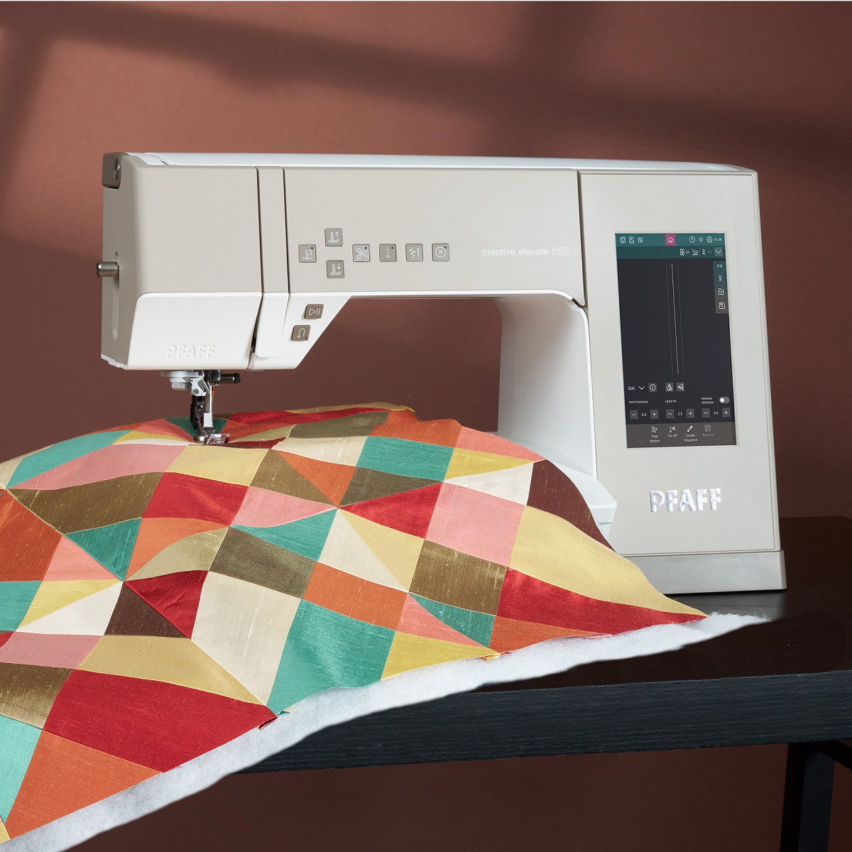 Pfaff creative elevate 680 Näh- und Stickmaschine 